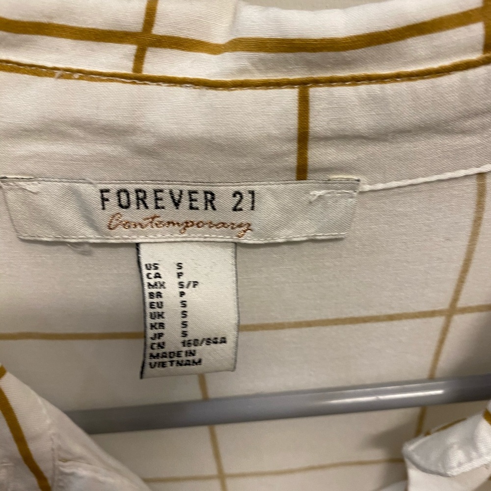 Copped button up - Picture 4 of 4